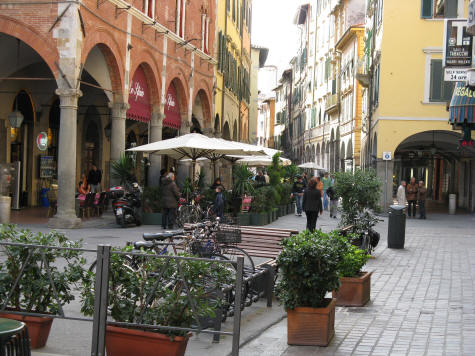 Shopping in Pisa Italy